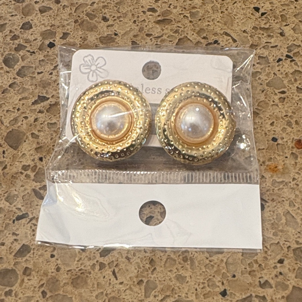 Timeless Gold and Pearl Earrings